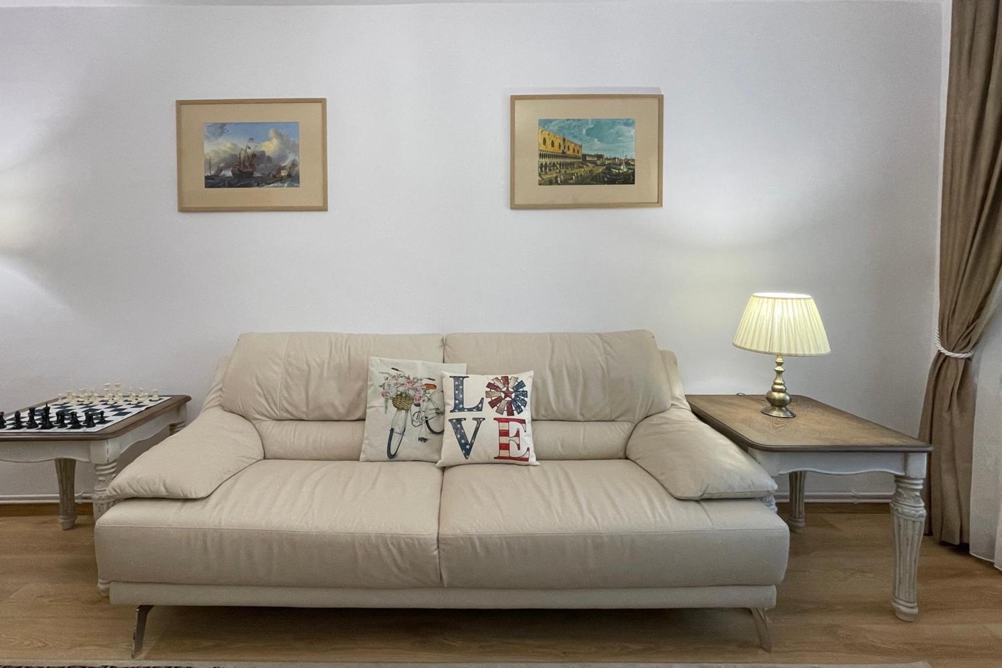 2_Traveler'S Retreat Appartement Braşov Buitenkant foto